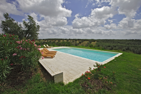 Costruire una piscina in giardino